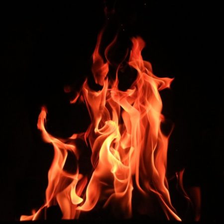 Τα μεγάλα πάθη καίγονται μες στη φωτιά τους