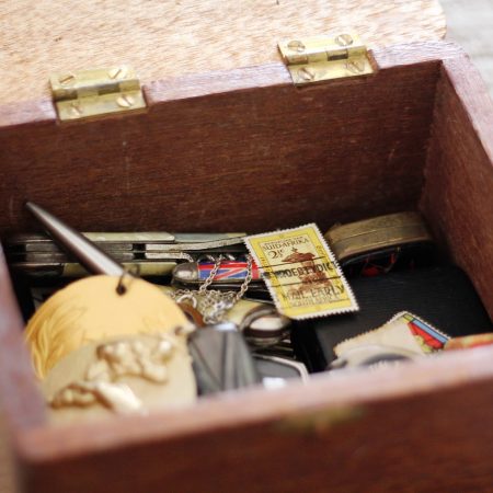 Βάλε σ’ ένα κουτί όσα σου δίνουν δύναμη και χαμόγελο