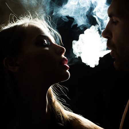 Βαριά ποτά, φτηνά τσιγάρα κι εσύ