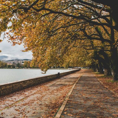 Γιάννενα∙ η πόλη που καθρεφτίζεται στη λίμνη