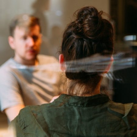 «Να μιλάμε καλύτερα στον ενικό;»