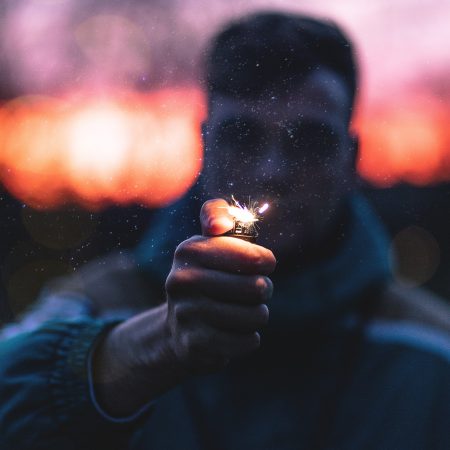 Μόνοι από επιλογή ή από δειλία;