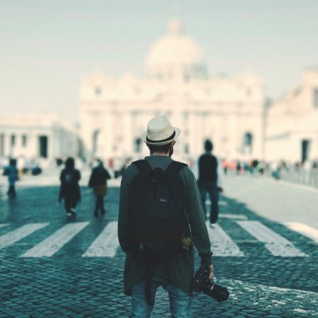 Η χαρά του να πετυχαίνεις συντοπίτη σου σε ξένο μέρος