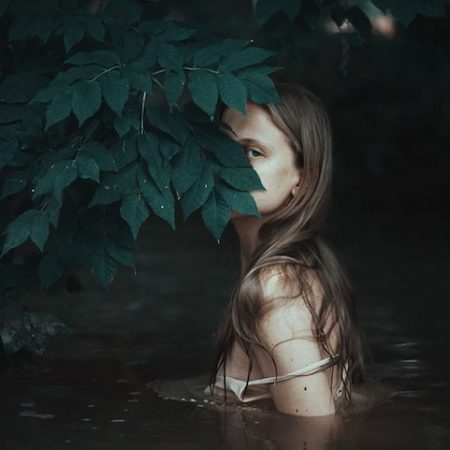 Σ΄ ό,τι αντιστέκεσαι, αυτό συνεχώς θα επιμένει