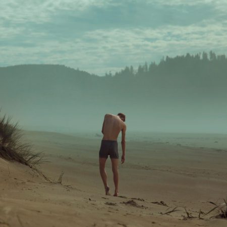 Αν υπερβάλλεις για κάτι δε σημαίνει ότι προσποιείσαι ταυτόχρονα