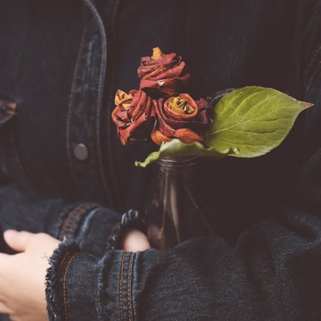 Κυρίες, κύριοι και δεσποινίδες, μήπως πάλιωσαν αυτές οι προσφωνήσεις;