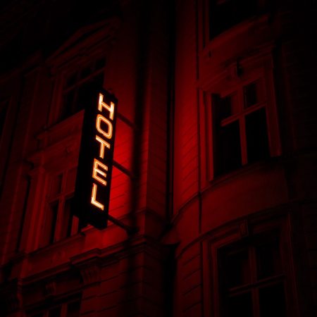 Δυο ξένοι που μοιράζονται τον ίδιο χώρο