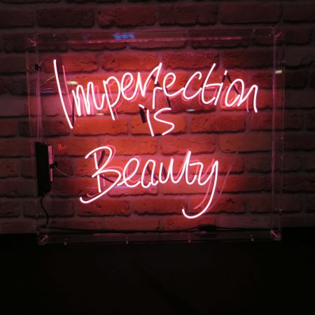 Η «ασχήμια» τους κάνει τα πράγματα αληθινά