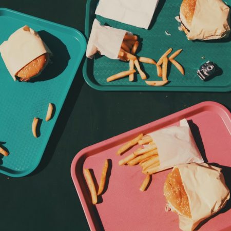 Οι ενοχές σε οδηγούν στο φαγητό και το φαγητό πάλι πίσω σ' αυτές