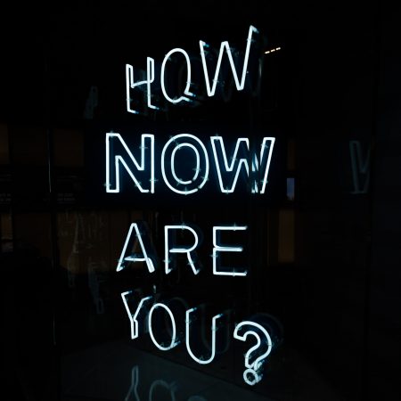 Το παίζεις αδιάφορος, μα στην πραγματικότητα σε καίει