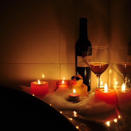 5 ιδέες για ένα τέλειο date-night εντός σπιτιού