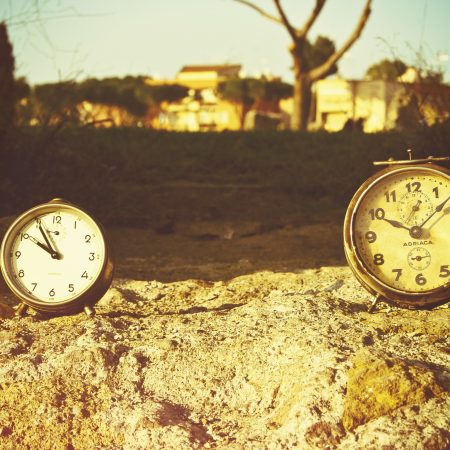 Τώρα που το 'πες, τι κάθεσαι και σκας για το αν έπρεπε;