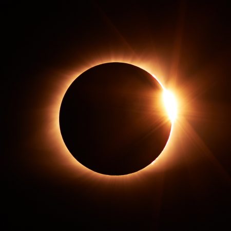 Ηλιακή Έκλειψη 21/06/2020: πώς επηρεάζει τα 12 ζώδια