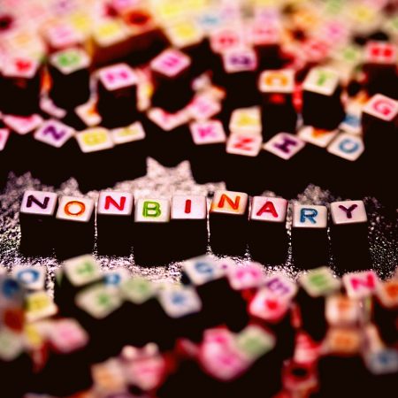 Είναι το άρθρο «το» ο τρόπος να ξεπεράσουμε λεκτικά τα φύλα;