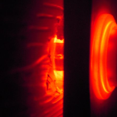 Στο κουδούνι δε γράφει πλέον τα ονόματά μας