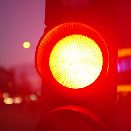 Αν δε με θες, γιατί με βλέπεις και κομπλάρεις;