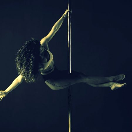 Ξεδιπλώνοντας την ιστορία του pole dancing
