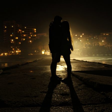 «Τραβιόμαστε» ή σχέση που της λείπει η ταμπέλα;