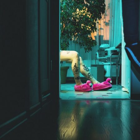 Η γυναίκα κι η παντόφλα που «θα φας»: ένας ανόητος συνειρμός