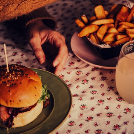 Τι συμβαίνει στο σώμα μας όταν τρώμε junk food