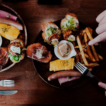 Γιατί όταν τρώμε με φίλους δεν έχουμε stop;