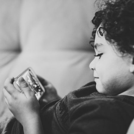 5 ματ κινήσεις γονέων για ορθή χρήση κινητών απ' τα παιδιά τους