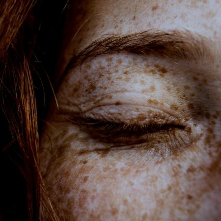 Τα κρυμμένα νοήματα πίσω από ένα βλέμμα