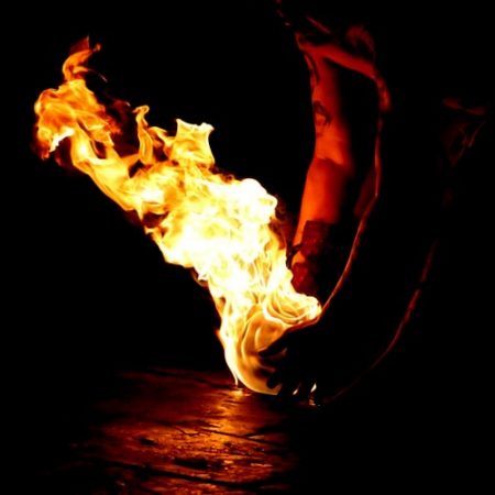 8 κάπως περίεργες πρακτικές που εφαρμόζει για να δείξει ότι ψήνεται