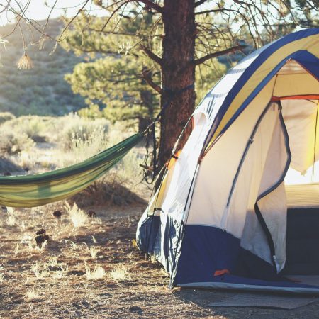 Οδηγός επιβίωσης camping: 7 tips για να την παλέψεις