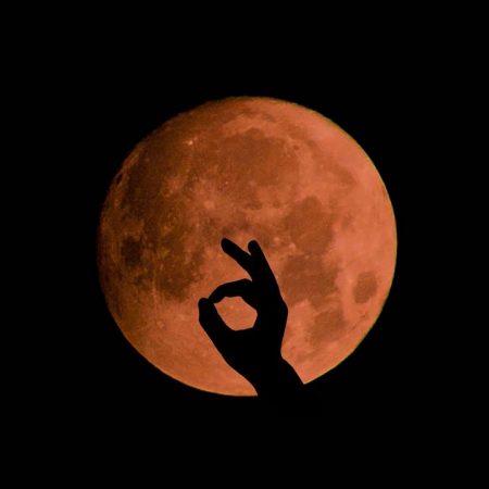 Oργανώνοντας ένα ραντεβού-έκπληξη για τα ζώδια