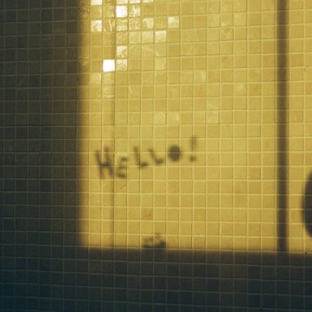 Υπάρχει τρόπος να είσαι στην παρέα χωρίς να χάνεις τον εαυτό σου;