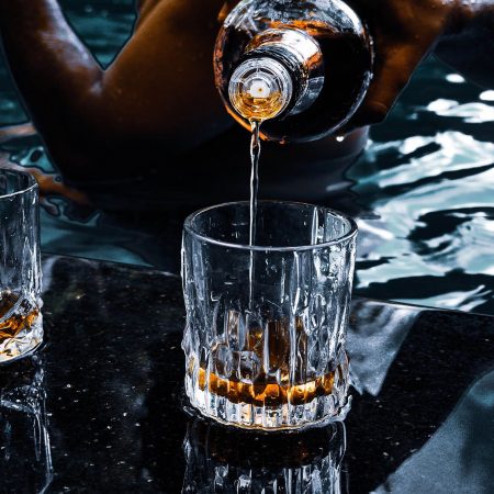 Ποιο σύνδρομο μπορεί να εμφανιστεί πίνοντας ένα μπουκάλι μόνοι μας;