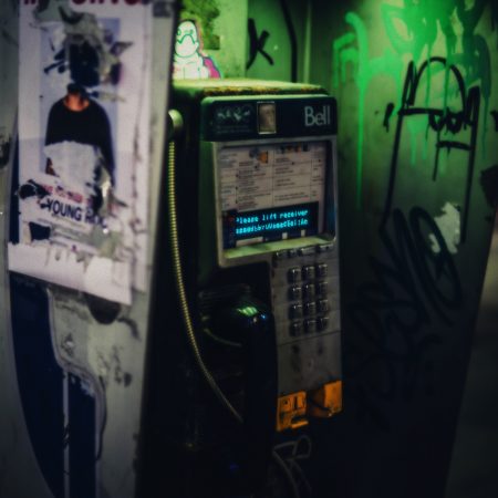 Μια φωνή στην άλλη άκρη του ακουστικού που τα άλλαξε όλα