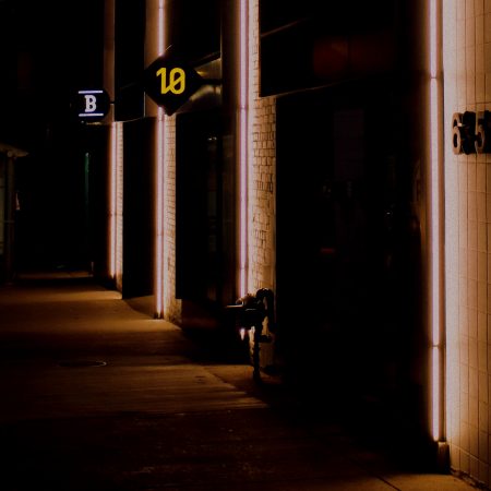 Δεν υπάρχει έρωτας να ζήσουμε εμείς οι δύο