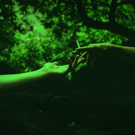 Σε βρίσκω μέσα από τις μουσικές μας και μια παλιά κιθάρα