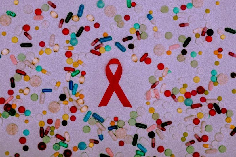 10 μύθοι κι ανακρίβειες για τo AIDS