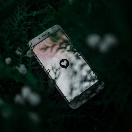 Γιατί επιμένει να μη θέλει να σε εμφανίσει στα social του;