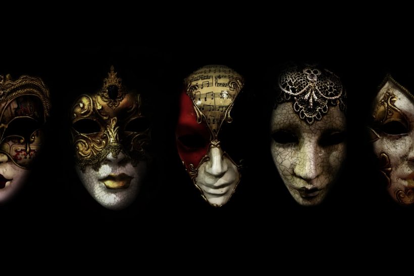 Βενετσιάνικη, αιγυπτιακή κι άλλα 3 είδη μάσκας για να είσαι ψαγμένος αύριο