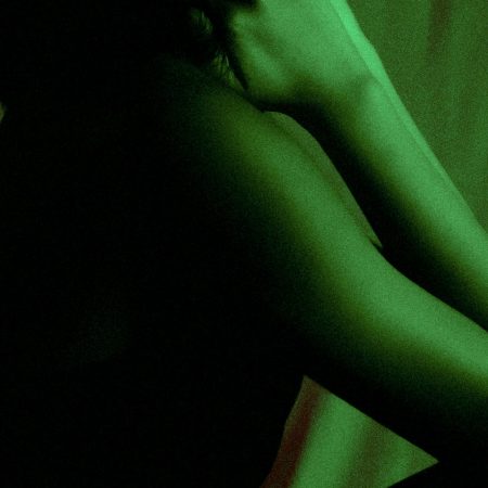 Βία είναι ν' απαιτεί αποκλειστικότητα χωρίς να θέλει να σου τη δώσει