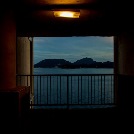 Χαράματα σ' ένα μπαλκόνι του Ιονίου