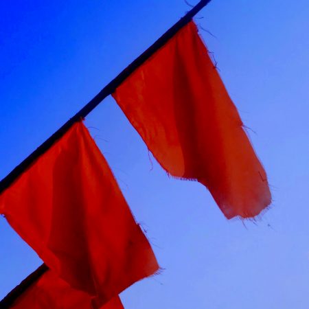 10 red flags που κυματίζουν στις σχέσεις
