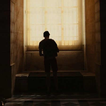 Μια «αρκετά καλή μητέρα» μας εμποδίζει από έναν «ψεύτικο εαυτό»