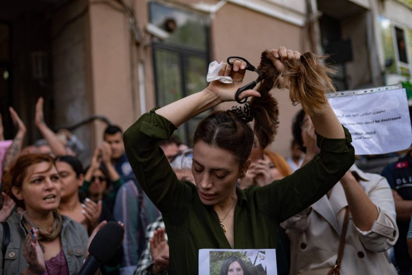 Γιατί αυτό που κάνουν οι γυναίκες στο Ιράν είναι σημαντικό να το μάθεις