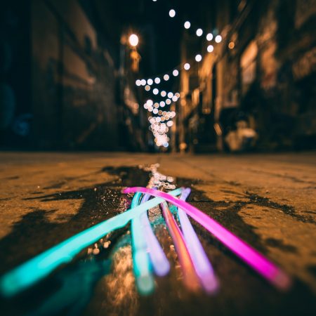 Απ' την απόσταση χωρίζουν μόνο όσοι δεν εκτίμησαν το από κοντά