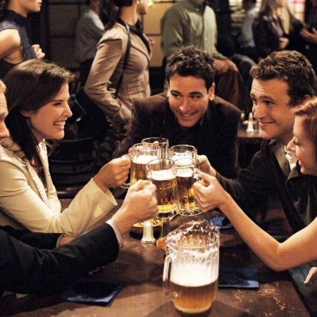 10 λογοι που το How I Met Your Mother ειναι καλύτερο απο το Friends