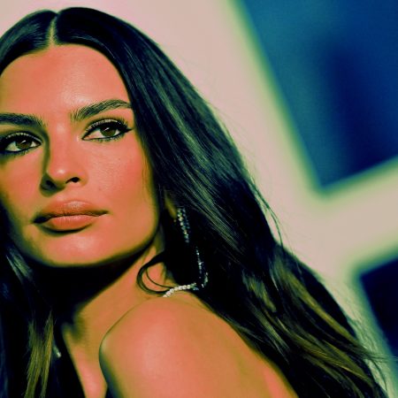 Emily Ratajkowski: «Ήμουν παιδί κι ήξερα πώς ν' ανιχνεύω την ανδρική επιθυμία»