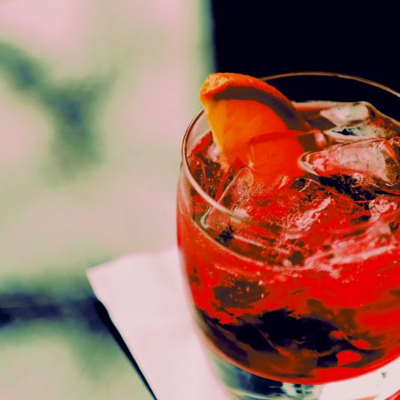 Εκείνοι οι λίγοι που έχουν το negroni για ποτό τους