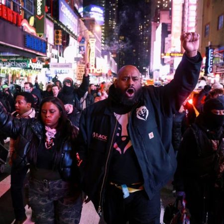 Δoλoφoνία Νίκολς: Μάλλον αν είσαι αστυνομικός σκoτώνεις όποτε θέλεις