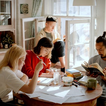 7 τρόποι για να κλέψεις στην εξεταστική χωρίς να σε πάρουν πρέφα