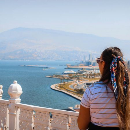 Στη Σμύρνη ταξιδεύεις για τ' αρώματα της Ελλάδας και της Ανατολής